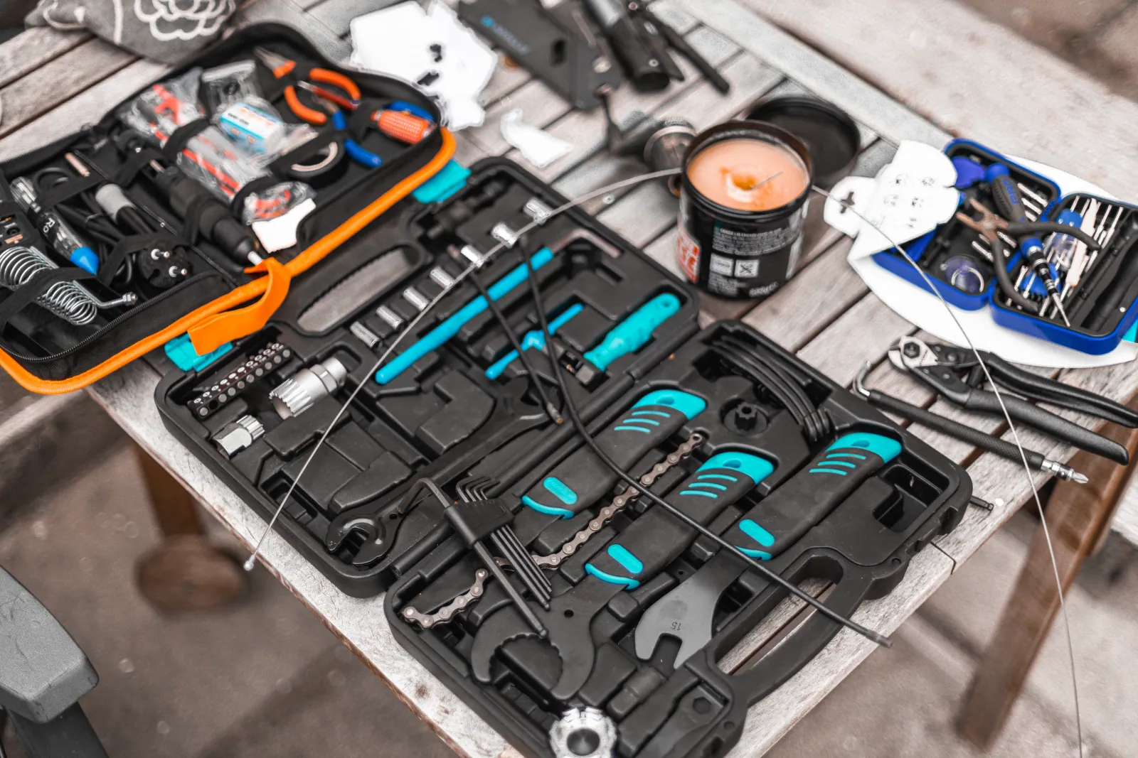 Ryden-branded Allen key set, basic torque wrench, tire levers and a starter tool kit case arranged for shop-branded private label