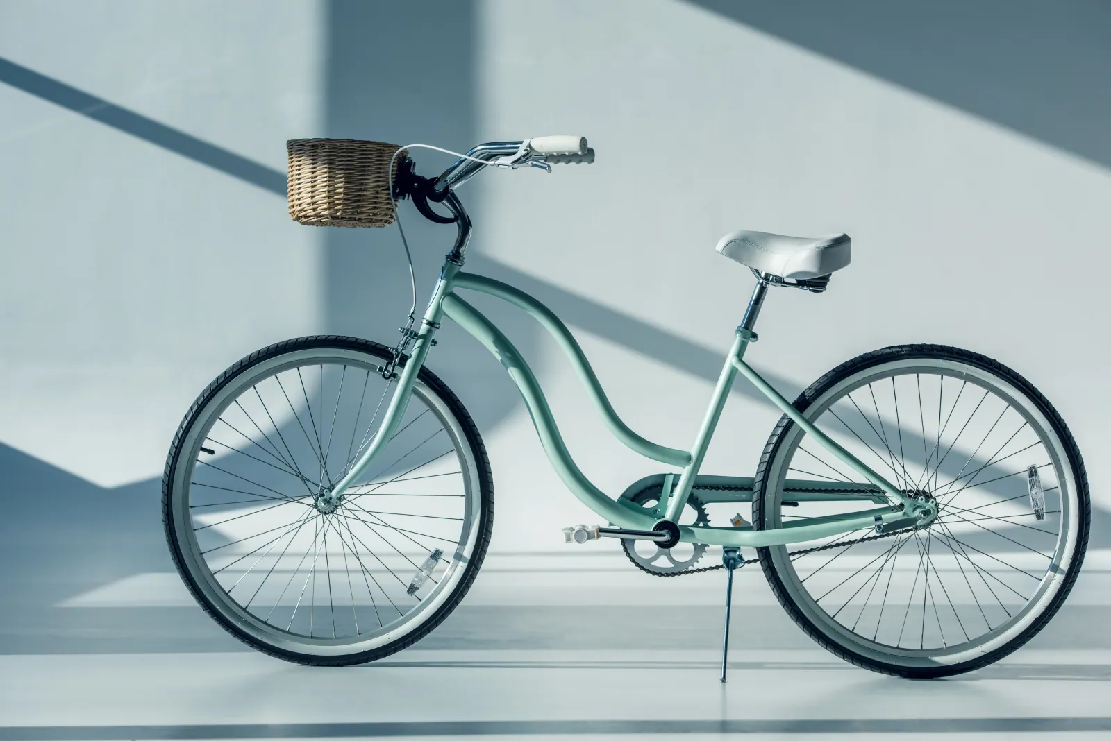 Neutral cruiser bike ready for hotel or shop private-label branding